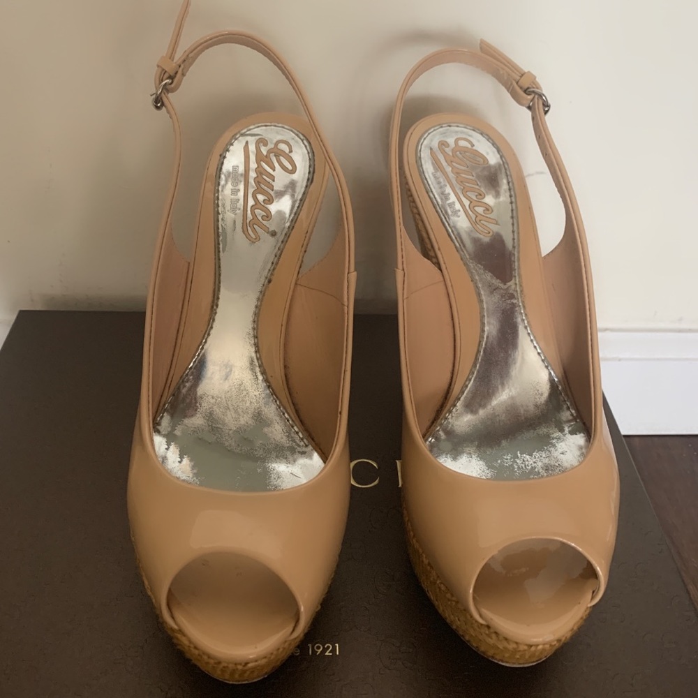 Gucci Vitello Vernice Soft Sable Wedge Sandal